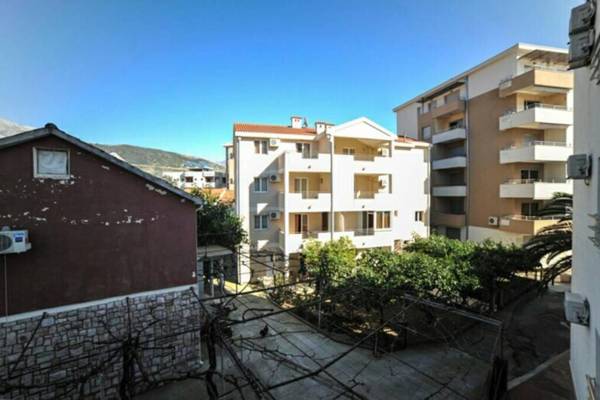 Modern Studio 200m from the Beach