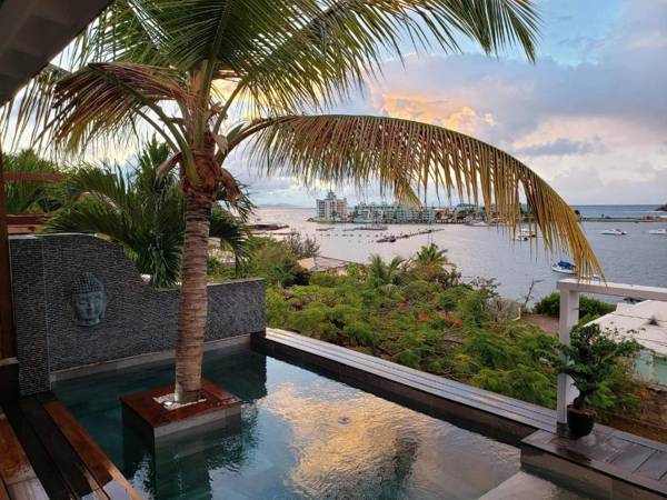 HAPPY COTTAGE WITH PRIVATE POOL