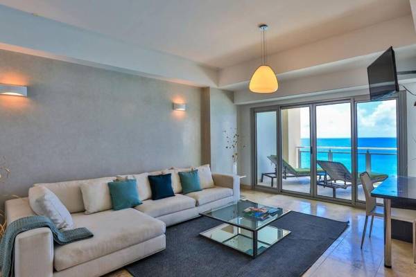 *The CLIFF_ BEACHFRONT and LUXURY MODERN UNIT* C2