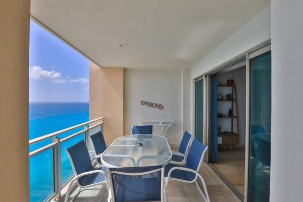 BEACHFRONT and LUXURY Condo - The CLIFF F6