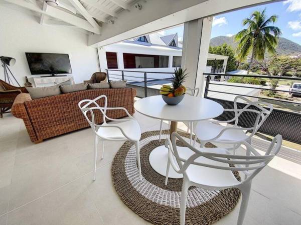Acacia Tropical luxurious Duplex walkable beach