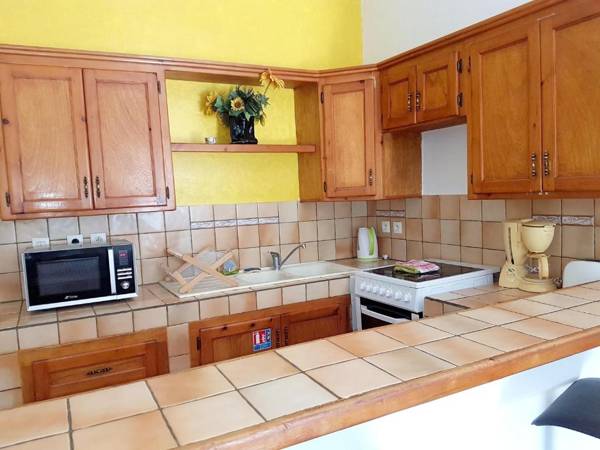 One bedroom appartement with furnished garden and wifi at La Savane 2 km away from the beach