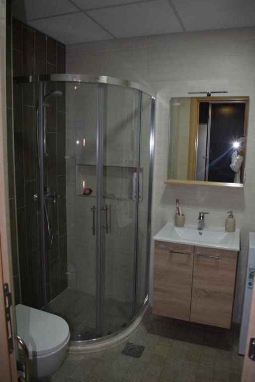 Gabriela & Marjan luxury self check-in Flatiron