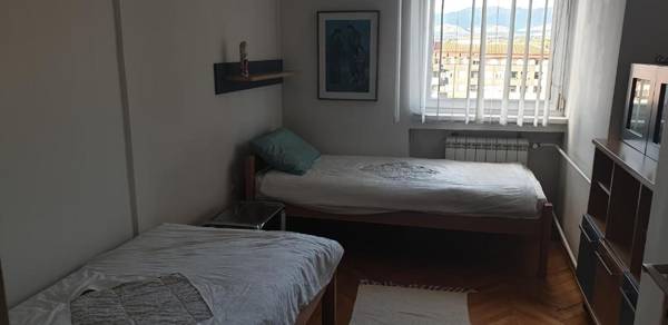 Fabulous family apartment Beverly Hills Mall area