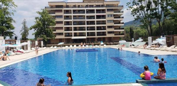 Golden Pearl Apartments