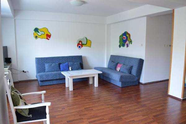 Two bedroom apartment near centre