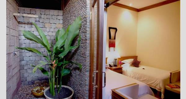 The Hotel by the Red Canal