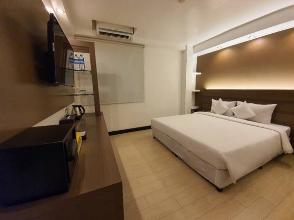 Clover City Center Plus Hotel