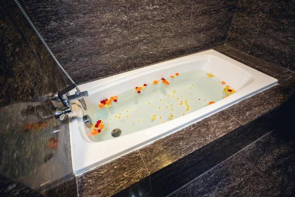 Elegant Hotel Pyi Thar Yar