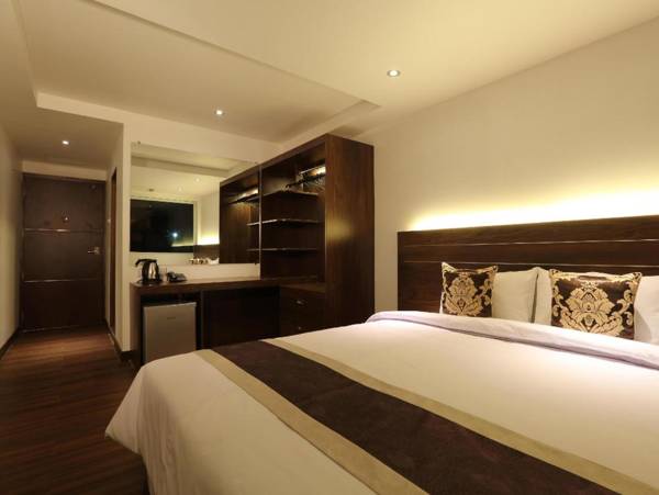 Clover Suites Royal Lake Yangon