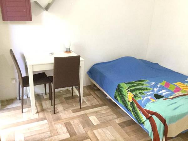 Studio avec jardin clos et wifi a Schoelcher a 2 km de la plage