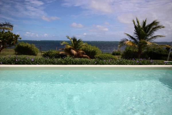 Villa des Raisiniers : piscine vue et accès mer direct spot de kitesurf
