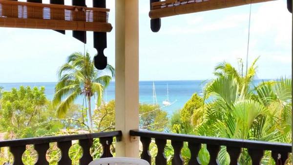 Studio a Sainte Anne a 100 m de la plage avec vue sur la mer terrasse amenagee et wifi