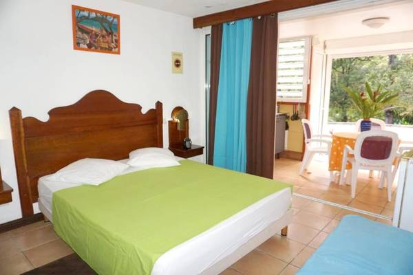 Studio a Sainte Anne a 500 m de la plage avec piscine privee jardin clos et wifi