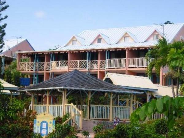 Studio a Sainte Anne a 600 m de la plage avec piscine partagee terrasse amenagee et wifi