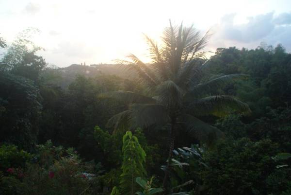 Studio avec vue sur la mer terrasse amenagee et wifi a Fort de France a 8 km de la plage