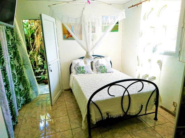 Studio avec vue sur la ville jardin clos et wifi a Fort de France