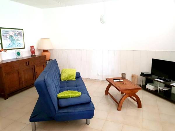 Appartement de 2 chambres avec vue sur la mer jardin clos et wifi a Fort de France