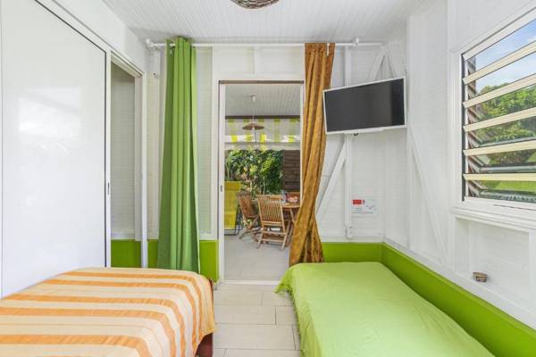 Bungalow de 2 chambres avec terrasse amenagee et wifi a Riviere Salee a 9 km de la plage
