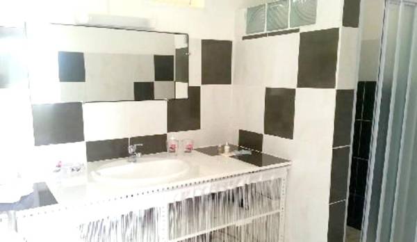 Maison de 2 chambres avec jardin clos et wifi a Riviere Salee a 8 km de la plage