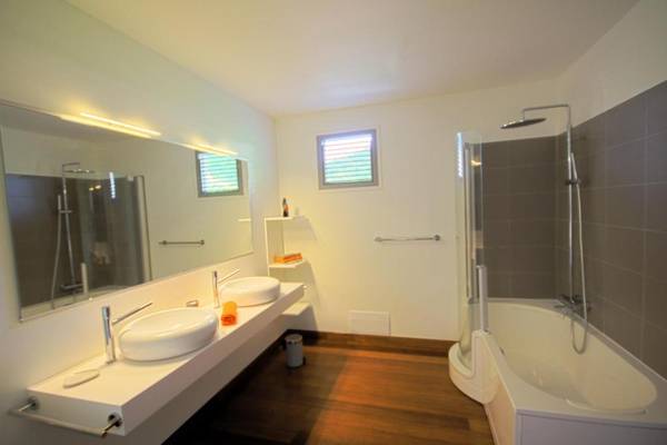 Villa with infiniti pool MQAA08