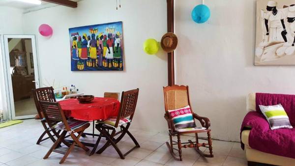 Maison de 2 chambres a Saint Pierre a 5 m de la plage avec vue sur la mer terrasse amenagee et wifi