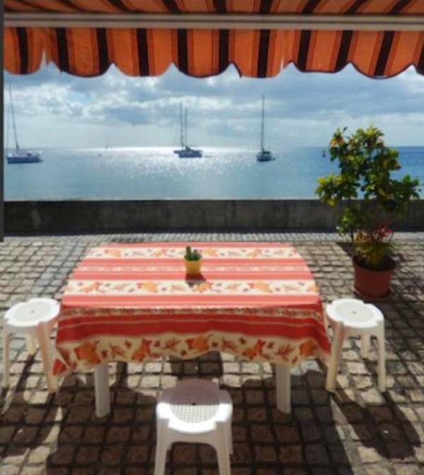 Maison de 2 chambres a Saint Pierre a 5 m de la plage avec vue sur la mer terrasse amenagee et wifi