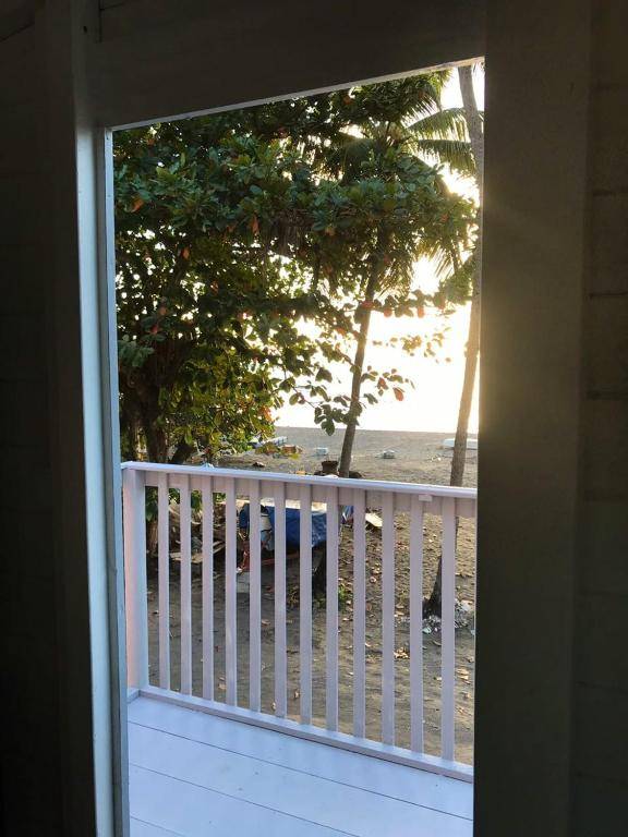 Appartement d'une chambre a Le Carbet a 1 m de la plage avec vue sur la mer jardin clos et wifi