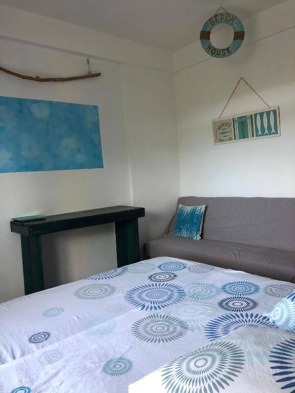 La Colline Bed and Table