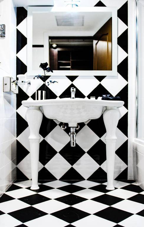 AX The Victoria Hotel