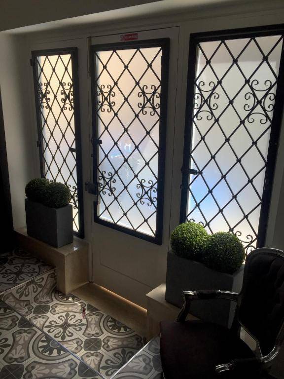 Backstage Boutique Music Themed Townhouse