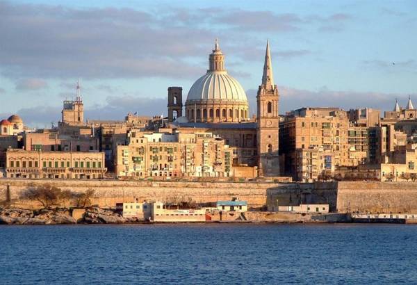 Seaview Apartment In Fort Cambridge Sliema