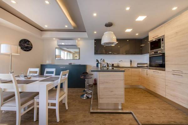 Stylish Seaview Apartment In a Prime Location