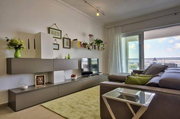 Luxury Apartment with Pool and Terrace Top Location