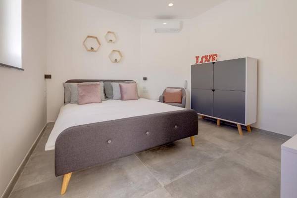 Perfect Location Cosy 1BR Apartment