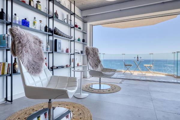 Superb Seafront Family Apartment