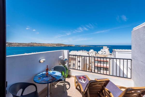 Studio Penthouse with large Terrace with panoramic Sea views