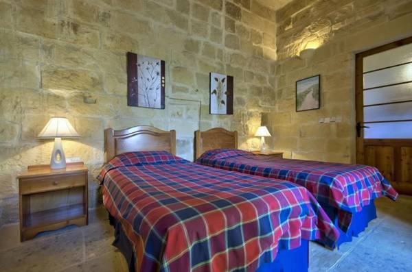 Farmhouse Razzett Cora