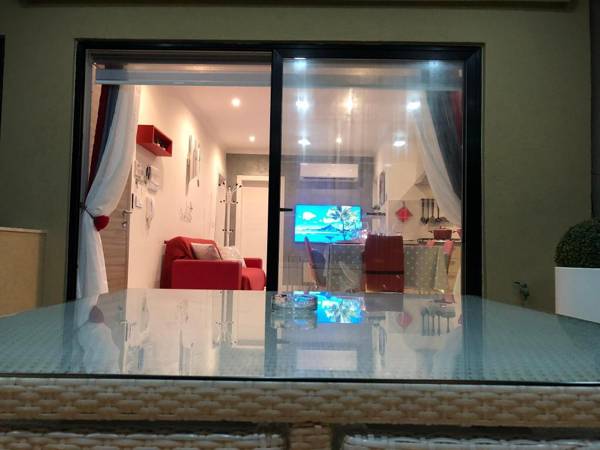 1. Sea View Luxury 2 Bed Penthouse close to Beach!