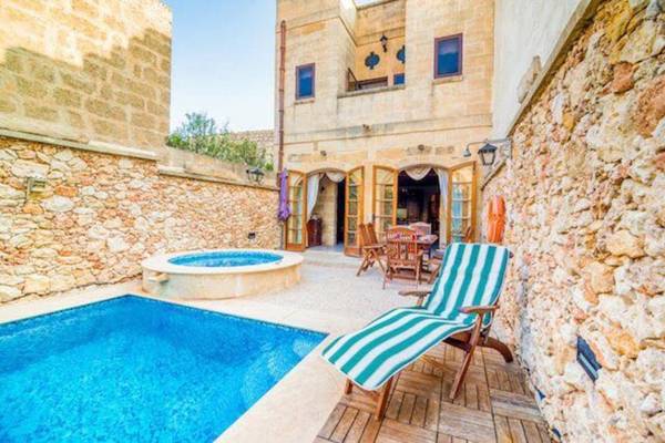 5 bedrooms villa with private pool and wifi at In Nadur 1 km away from the beach