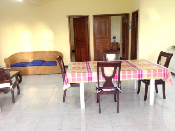 2 bedrooms house with sea view garden and wifi at Trou aux Biches