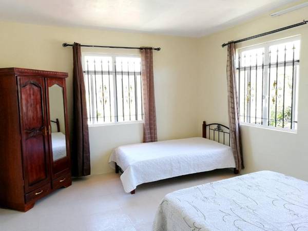 2 bedrooms appartement at Trou aux Biches 300 m away from the beach with enclosed garden and wifi