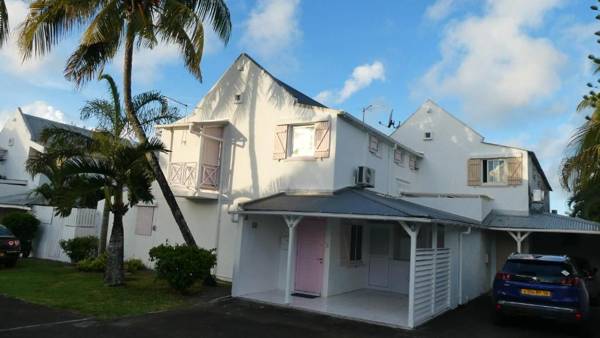 3 bedrooms house at Grand Baie 500 m away from the beach with private pool enclosed garden and wifi
