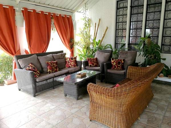 Studio at Flic en Flac 400 m away from the beach with enclosed garden and wifi