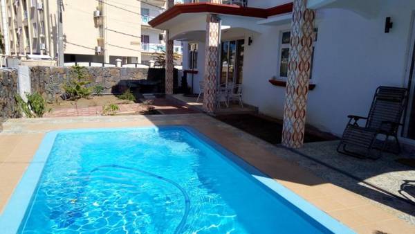 3 bedrooms appartement at Les plaines Saint Pierre Flic en Flac 800 m away from the beach with shared pool enclosed garden and wifi