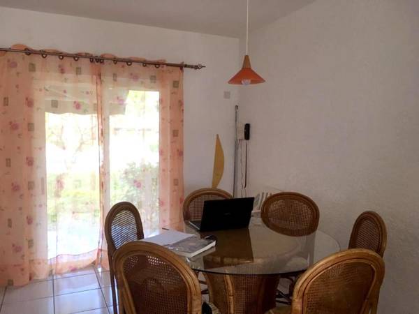 2 bedrooms appartement at Flic en Flac 500 m away from the beach with shared pool enclosed garden and wifi