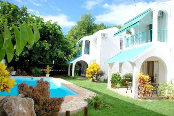 3 bedrooms house with shared pool enclosed garden and wifi at Flic en Flac