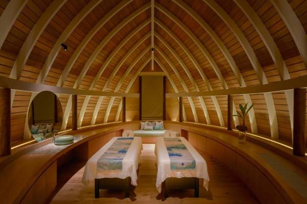 Emerald Faarufushi Resort & Spa - Deluxe All Inclusive