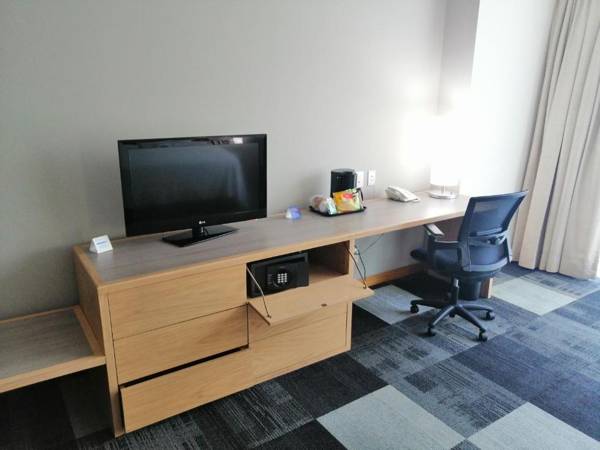 Workspace - Holiday Inn Express Mexico Reforma an IHG Hotel