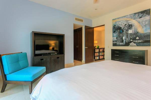 3-Level Condo with Private Balcony & Rooftop Lounge